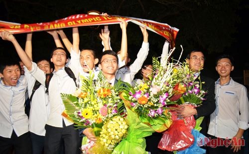 Chào đón học sinh xuất sắc dành huy chương Bạc kỳ thi Olimpic Toán quốc tế