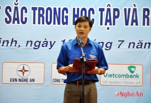 Đoàn Khối doanh nghiệp: Tuyên dương học sinh xuất sắc