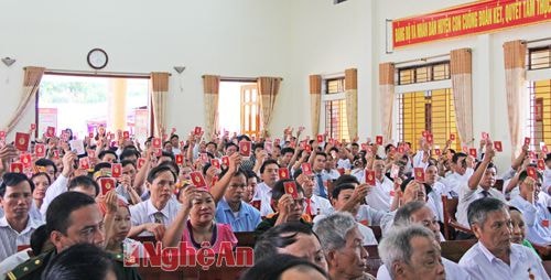 Đồng chí Hoàng Đình Tuấn được bầu giữ chức Bí thư Huyện ủy Con Cuông