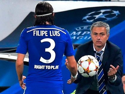 Mourinho tuyên bố bán Filipe Luis. Szczesny gia nhập AS Roma