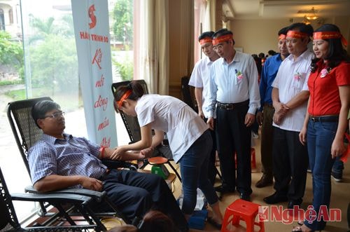 Ngày hội hiến máu "Giọt hồng xứ Nghệ"
