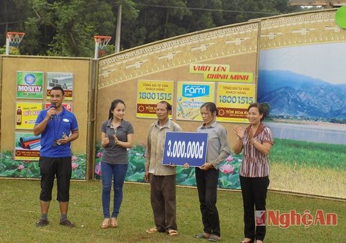 Chương trình "Vượt lên chính mình" về xóm Đồng Chiềng, xã Đồng Hợp