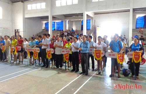Quỳnh Lưu: Khai mạc giải cầu lông cán bộ công nhân viên chức
