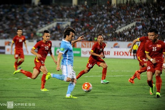 Xem những bàn thắng đẳng cấp trong trận giao hữu Việt Nam-ManCity