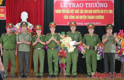 Khen thưởng công an Thanh Chương về chuyên án bắt  giữ  9000 viên ma túy tổng hợp