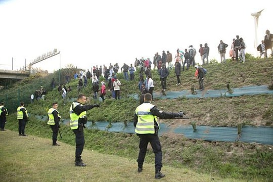 Chính phủ Anh đưa ra những biện pháp mới giải quyết khủng hoảng di cư trái phép