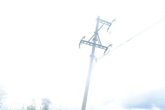 Cần xử lý việc đào đất ảnh hưởng đến lưới điện ở Tương Dương