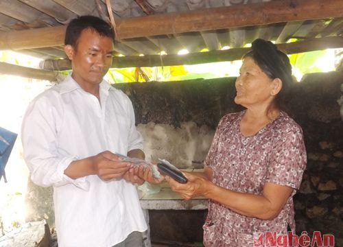 Cụ bà 75 tuổi nhặt được 6 triệu đồng trả lại người đánh mất