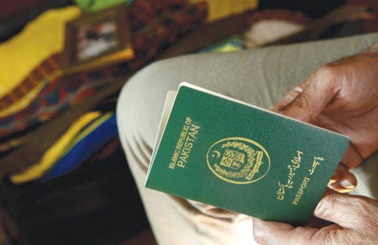 Pakistan: Điều tra các nhân viên tiếp tay làm giấy tờ giả cho khủng bố