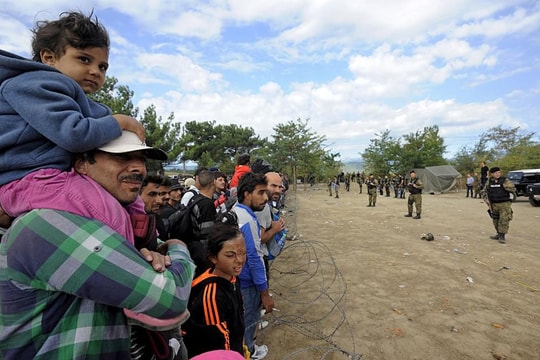 Hàng nghìn người di cư vẫn bị kẹt tại biên giới Macedonia