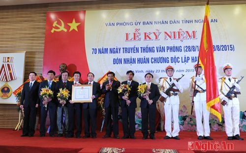 Văn phòng UBND tỉnh kỷ niệm 70 năm Ngày truyền thống và đón nhận Huân chương Độc lập hạng Ba