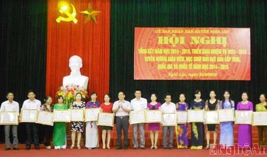 Nghi Lộc: Tuyên dương 89 giáo viên, học sinh xuất sắc