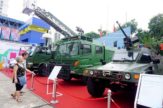 Máy bay không người lái và dàn xe đặc chủng ở Hà Nội