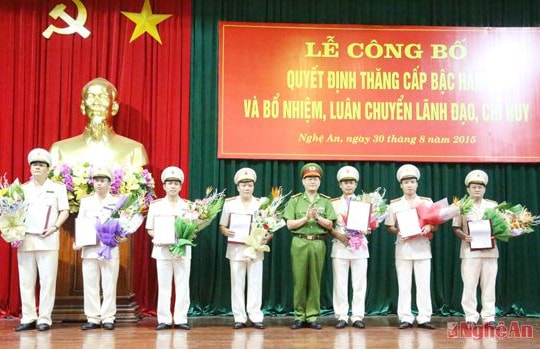 Thăng cấp hàm Thượng tá cho Phó giám đốc Công an tỉnh Nghệ An