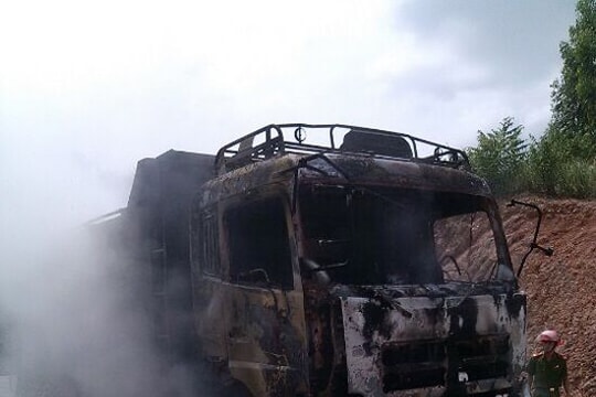 Quỳnh Lưu: Cháy xe tải chở than đá