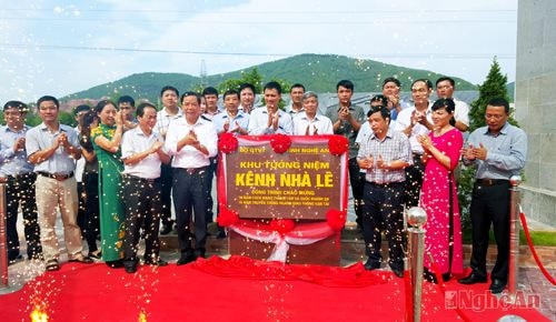 Lễ gắn biển công trình chào mừng 70 năm Cách mạng Tháng tám và Quốc khánh 2/9