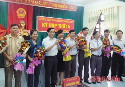 Đồng chí Nguyễn Đình Tùng được bầu giữ chức Chủ tịch UBND huyện Quỳ Hợp