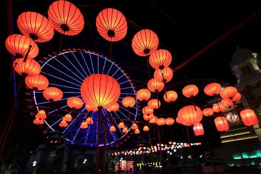 Mãn nhãn con đường đèn lồng dài nhất Việt Nam