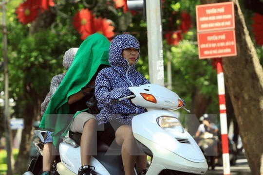 Hôm nay 7/9, Bắc Bộ trời oi nóng tới 37 độ C, chiều tối có mưa dông diện rộng.