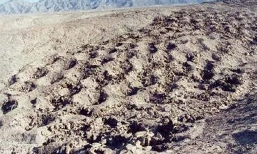 Dải hố bí ẩn trên núi đá vôi ở Peru