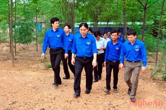 Chí làm giàu trên đất quê