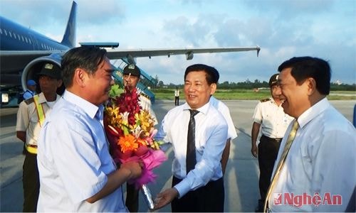 Đồng chí Lê Hồng Anh về thăm và làm việc tại Nghệ An