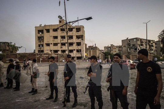 Cảnh sát bắn nhầm chết 12 du khách