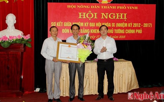 Hội Nông dân thành phố Vinh đón nhận Bằng khen của Thủ tướng Chính phủ