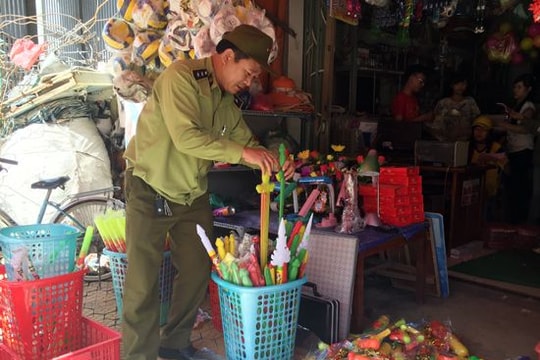 Thu giữ đồ chơi bạo lực, không rõ nguồn gốc xuất xứ