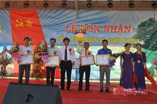 Xã Nghĩa Khánh (Nghĩa Đàn) đón Bằng công nhận đạt chuẩn Nông thôn mới