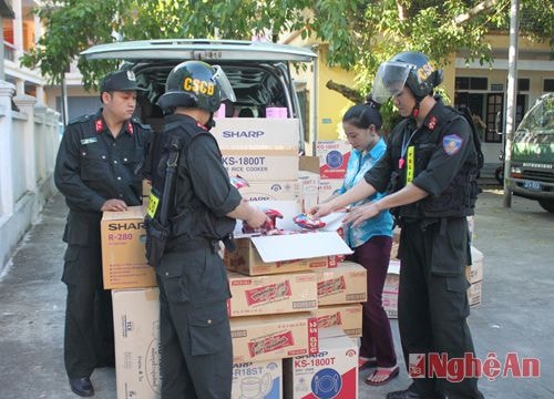 Cảnh sát cơ động phát hiện, bắt giữ hàng nhập lậu