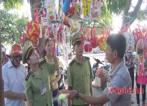 Thu giữ hàng trăm đồ chơi bạo lực nguy hiểm