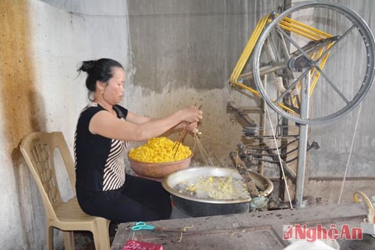 Hồi sinh nghề trồng dâu nuôi tằm