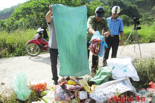 Kỳ Sơn tiêu hủy hàng hóa không rõ nguồn gốc xuất xứ