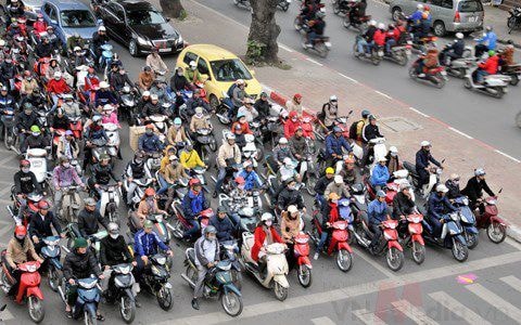 Chính phủ đồng ý tạm dừng thu phí sử dụng đường bộ với xe máy