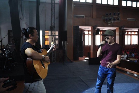 Cao Thái Sơn "du ca" cùng nhạc sĩ Lê Minh Sơn