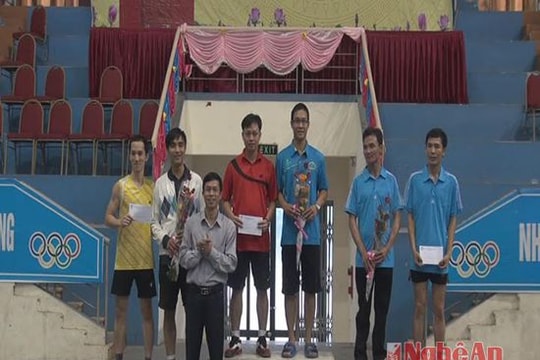 Giải cầu lông đại đoàn kết