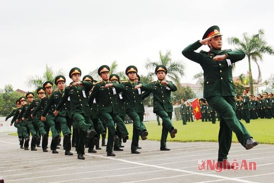 Phát huy truyền thống anh hùng, xây dựng  LLVT Quân khu 4 vững mạnh toàn diện