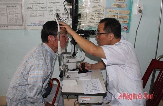 530 người dân được khám mắt miễn phí