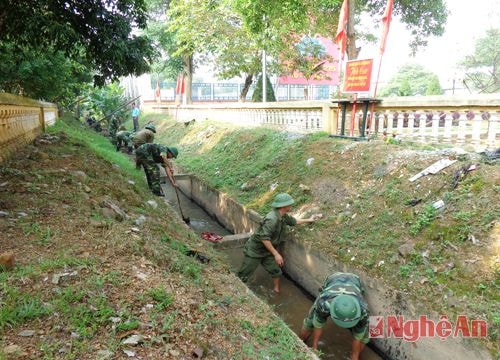 Lữ đoàn 215: huy động hơn 200 chiến sỹ giúp dân làm thủy lợi