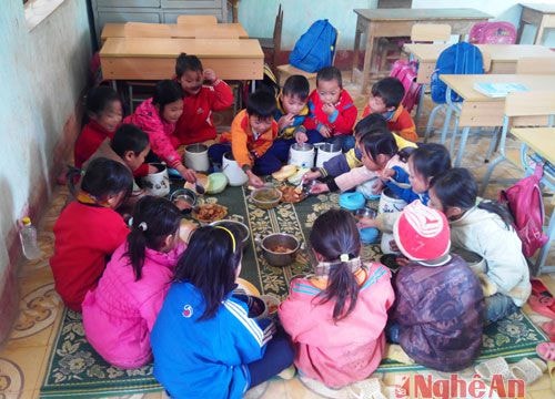 Cấp học bổng chính sách cho học sinh, sinh viên dân tộc thiểu số nghèo