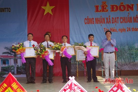 Xã Tây Hiếu (TX Thái Hòa) đón Bằng công nhận đạt chuẩn Nông thôn mới