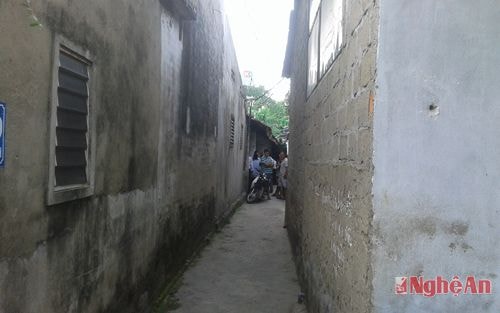 Cảnh sát 113 giải cứu người đàn ông tự đâm dao vào bụng