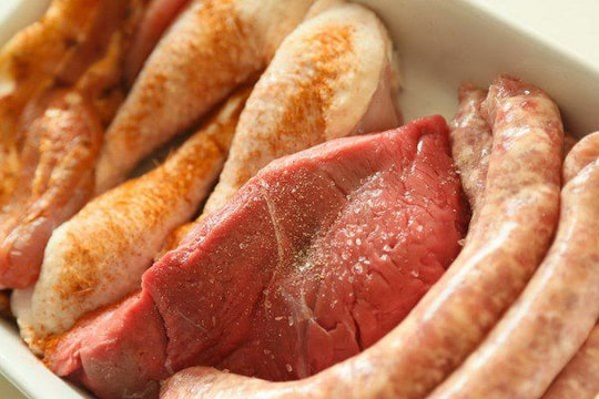 [Infographics] Nguy cơ ung thư do ăn nhiều thịt đỏ