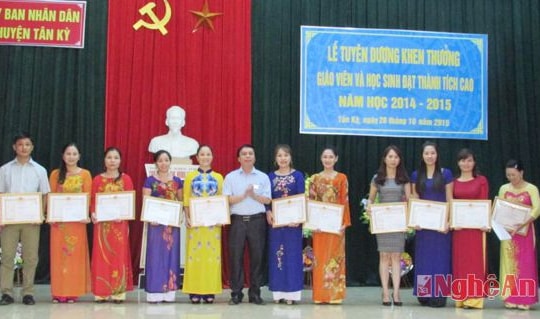 Tân Kỳ: Tuyên dương gần 120 giáo viên, học sinh xuất sắc