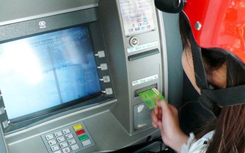 Máy ATM sẽ quét tròng mắt chủ thẻ khi cho rút tiền