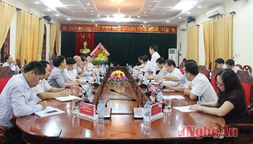 Thường trực Tỉnh ủy làm việc với Tổng Công ty Công nghiệp xi măng Việt Nam