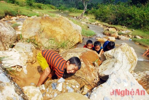 Trẻ em ở Hạnh Dịch