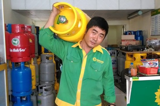 Giá gas tăng 17.000 đồng/bình 12 kg