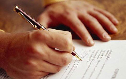 Lợi dụng quyền trưởng thôn để giả mạo hợp đồng